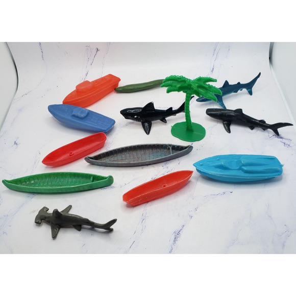 Miniature Plastic Sharks and Boats Tropical Mixed lot - Picture 1 of 5